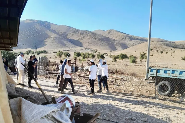 هجمات للمستوطنين تطال مسجدا ومركبات في رام الله