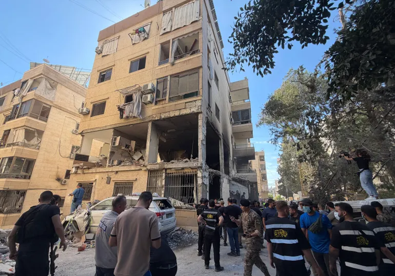 سكان الضاحية الجنوبية لبيروت يستأنفون العودة بحذر وترقب