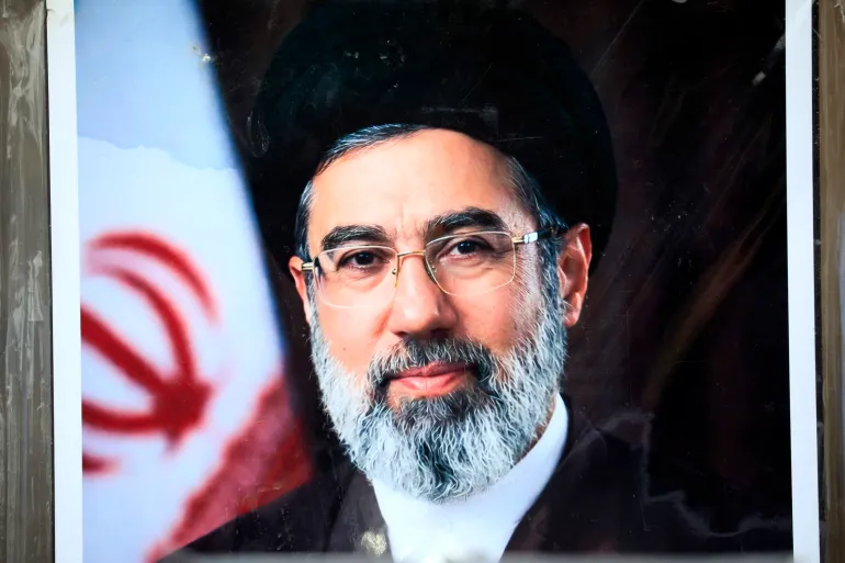 خامنئي الجديد يتحدث عن ثأر مرتقب لوالده الراحل