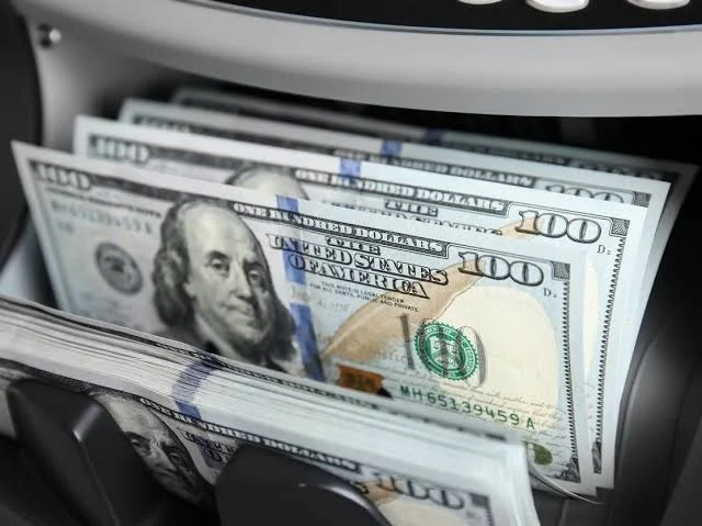 الدولار والنفط يرتفعان مع تصاعد التوترات في الشرق الأوسط
