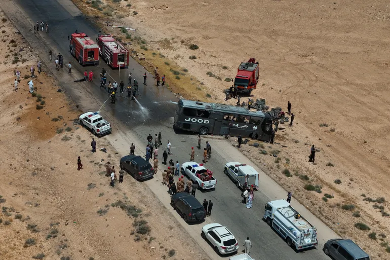 35 قتيلا في تصادم حافلتين وسط البادية السورية