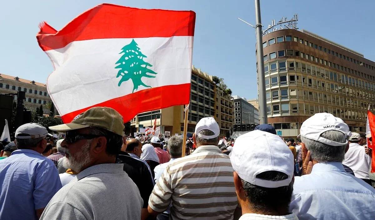 لبنان.. موظفو الإدارة العامة يلوّحون بالتصعيد