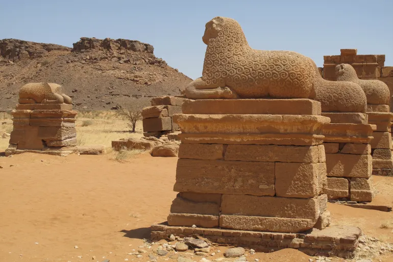 الحرب والمناخ يهددان أهرامات مروي في السودان