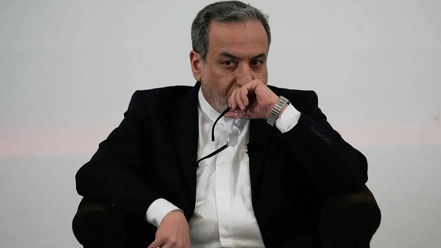اتصال إيراني باكستاني وسط جمود المفاوضات