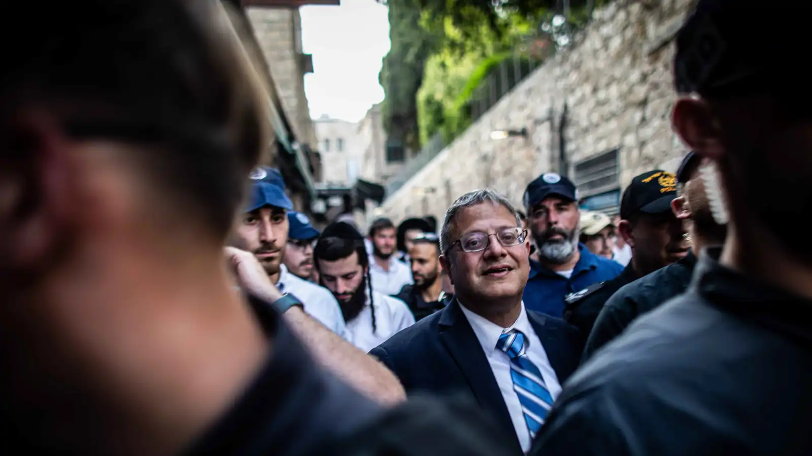 بعد إغلاقه أمام الفلسطينيين.. بن غفير يقتحم الحرم الإبراهيمي