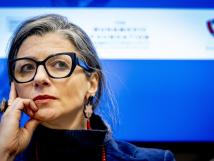 ألبانيز تواجه القيود القانونية في بيروت