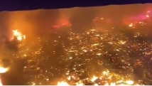 حريق هائل يضرب قرية على الماء بماليزيا