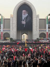 طهران: ضغوط أميركية أبعدت دولاً عن جنازة خامنئي