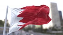 الدفاعات البحرينية تتصدى لهجمات إيرانية وتطلق تحذيرات عاجلة