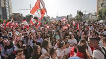 طلاب لبنانيون يواجهون معضلة القبول الجامعي بسبب الإفادات