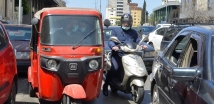 ما هي قصة "التوك توك" في لبنان؟
