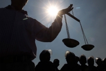 العدالة السورية بين الوعود والإنصاف: شهادات الضحايا والناجين