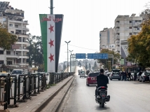 قرارات فصل جماعية تثير الجدل في مؤسسات الساحل السوري