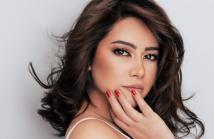 فنانة مشهورة تتهم مدير أعمالها بالاستيلاء على آلاف الدولارات
