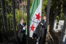 رفع العلم السوري في واشنطن.. خطوة رمزية تكشف تحولات كبرى في العلاقات الدولية