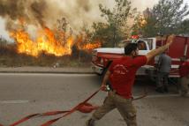 إخماد حريقين في الريحانية وببنين في عكار