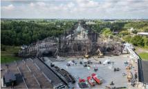 حريق يدمّر المسرح الرئيسي لمهرجان “تومورولاند” الموسيقي في بلجيكا